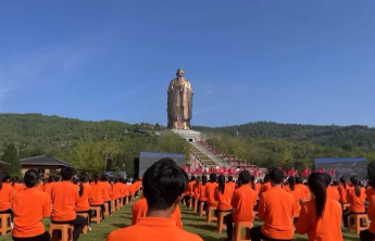 孔子文化节·走笔丨恭行敬师礼：一场跨越千年的对话，一次传统礼仪的现代表达