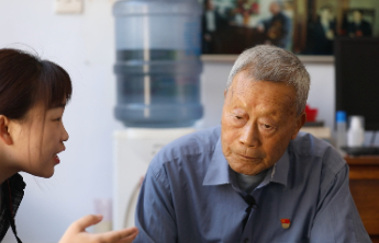 向祖国报告|一生资助两千山里娃的布鞋校长李振华，88岁仍在继续