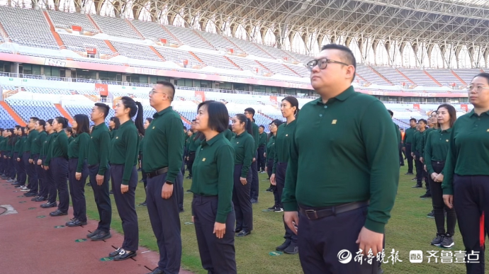 果然视频 | 共迎国庆！济南文旅集团举行升旗仪式