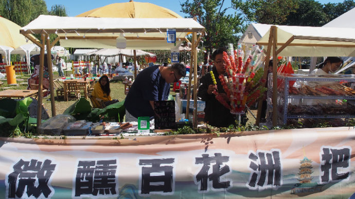 果然视频|国庆假日的济南百花洲，游客盈门