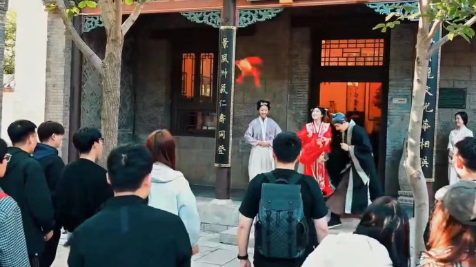 直播济南 | 大明湖畔玉斌府，“王爷”为“郡主”选驸马啦