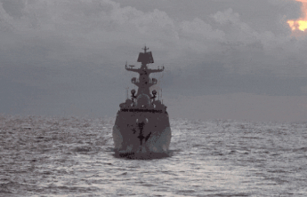 东部战区位台岛北部、南部同步组织要港封控等科目演练