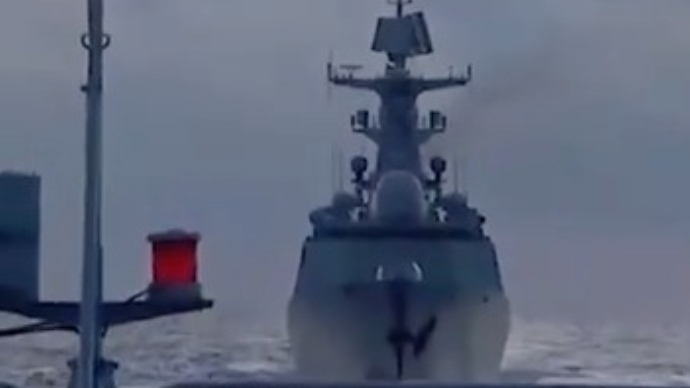 现场视频！人民海军位台岛周边海域对台舰进行警戒监视