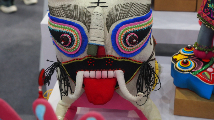 果然视频|历史悠久的庆阳香包亮相非遗博览会，保留图腾时代特色