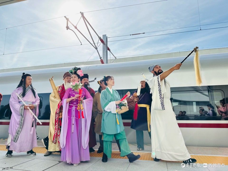 情报站|首发车！潍烟高铁今日开通，烟台壹粉抢“鲜”打卡莱州站