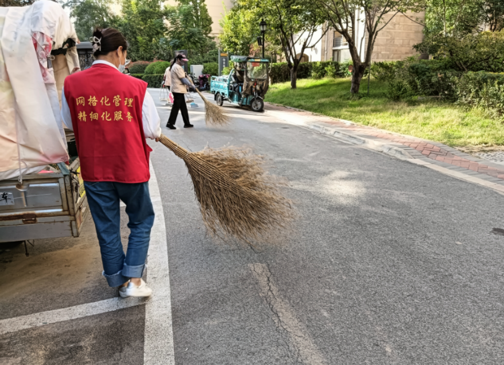 李营街道桃园社区开展卫生清扫志愿服务活动