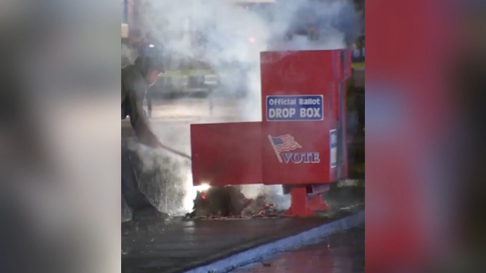 果然视频·看天下|美国两州投票箱遭纵火，数百张选票被烧毁