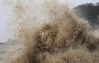 台风“康妮”靠近东南沿海，海浪橙色警报持续