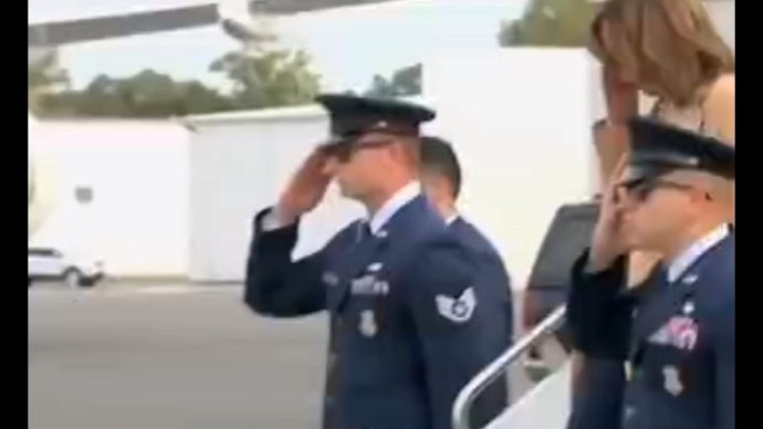 果然视频·看天下|哈里斯特朗普同一地拉票，俩人飞机仅几步远