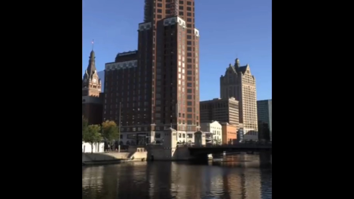 果然视频·看天下|美国大选最后冲刺，两党全力争夺“蓝墙”三州