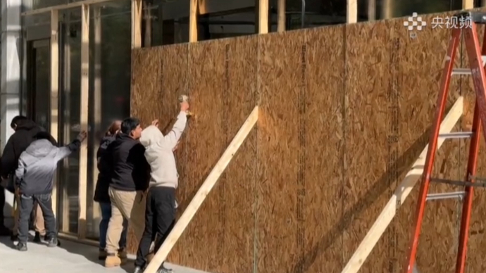 果然视频·看天下|华盛顿特区商铺：开着，但封了