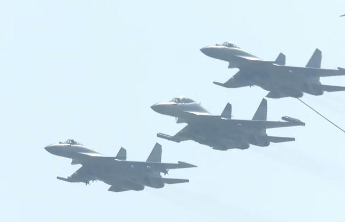 歼15系列首亮相，从中国航展看新时代海军航空兵建设发展成就