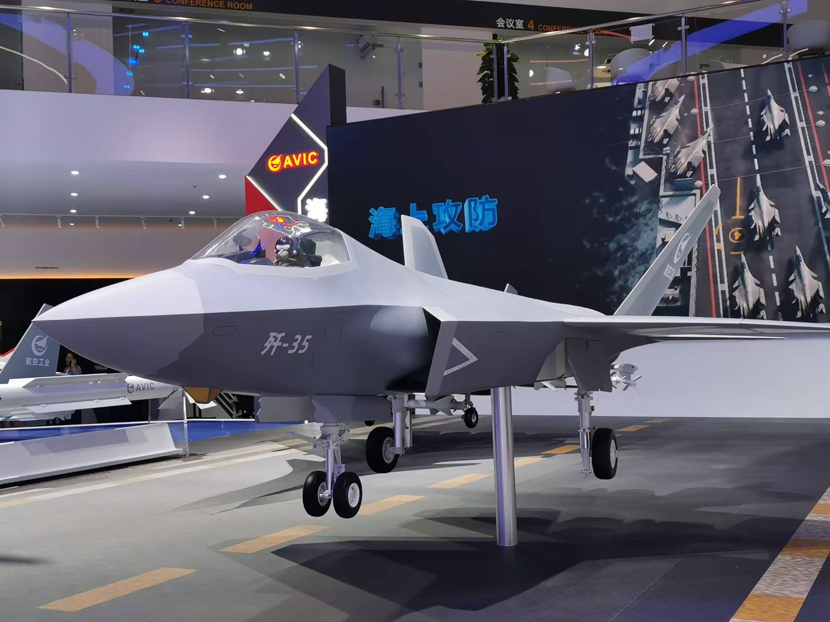 歼-15T将迎来新搭档：歼-35舰载型首次公开