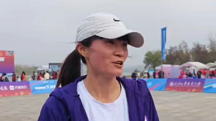 果然视频｜24分钟冲线！跑友张迎迎斩获齐鲁壹点十周年欢乐跑女子组头名