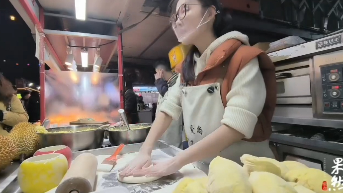 微纪录|女大学生夜市创业6年，抓住舌尖上的财富密码