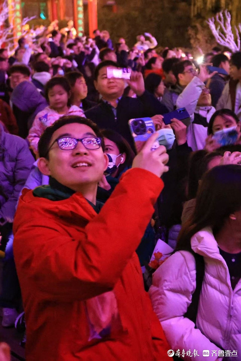 800架无人机大明湖起舞，庆祝齐鲁壹点上线十周年