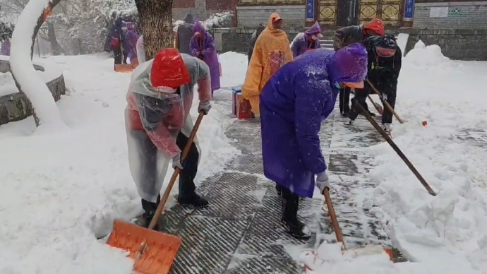 果然视频丨降雪海拔不断变低，中天门也下雪啦