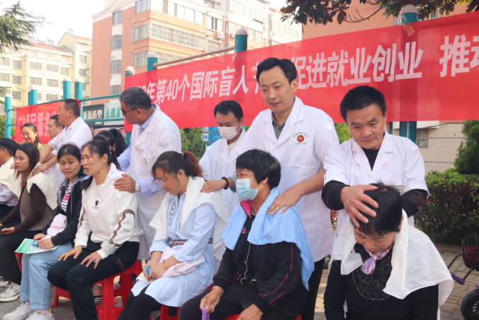 何以中国·跟着孔子学治理|王俊：他看不见，却让更多人“看见”
