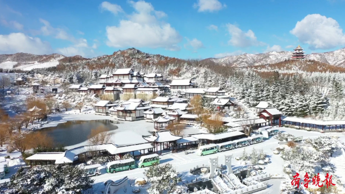 果然视频丨大雪覆盖威海华夏城，美景如画引游客