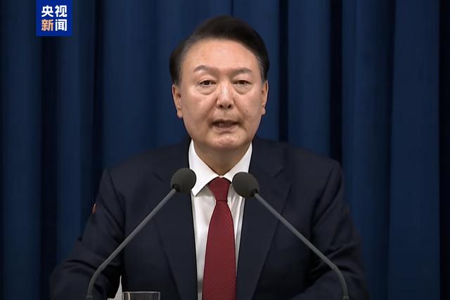 韩国政治纷争加剧，总统尹锡悦深夜宣布“紧急戒严”