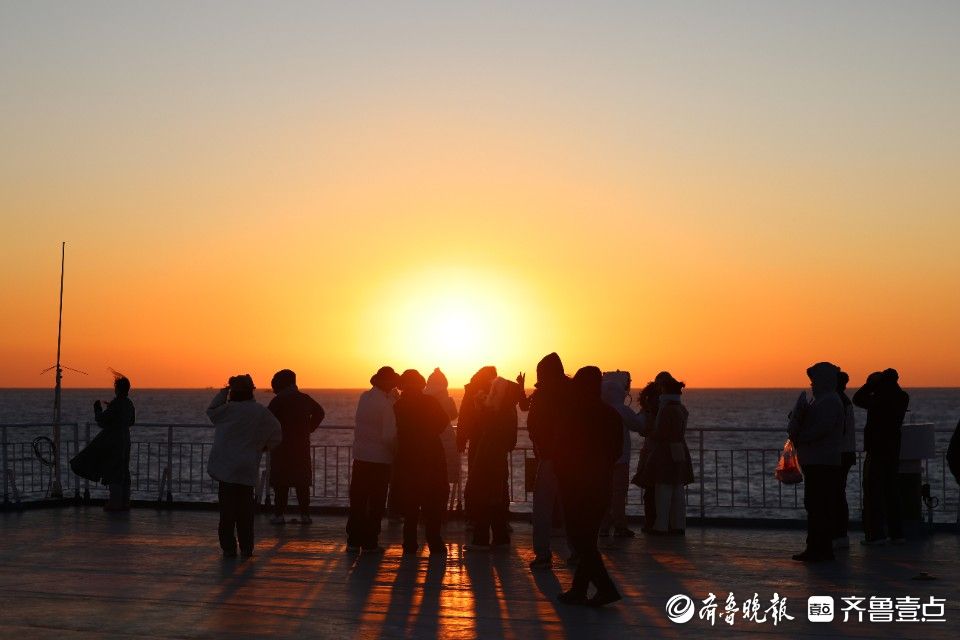 图集｜在烟台来一次冬日航行，邂逅“醉美”海上日落