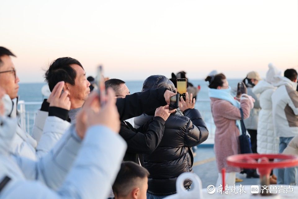 图集｜在烟台来一次冬日航行，邂逅“醉美”海上日落