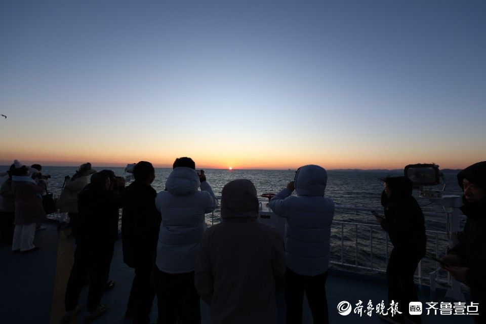 图集｜在烟台来一次冬日航行，邂逅“醉美”海上日落