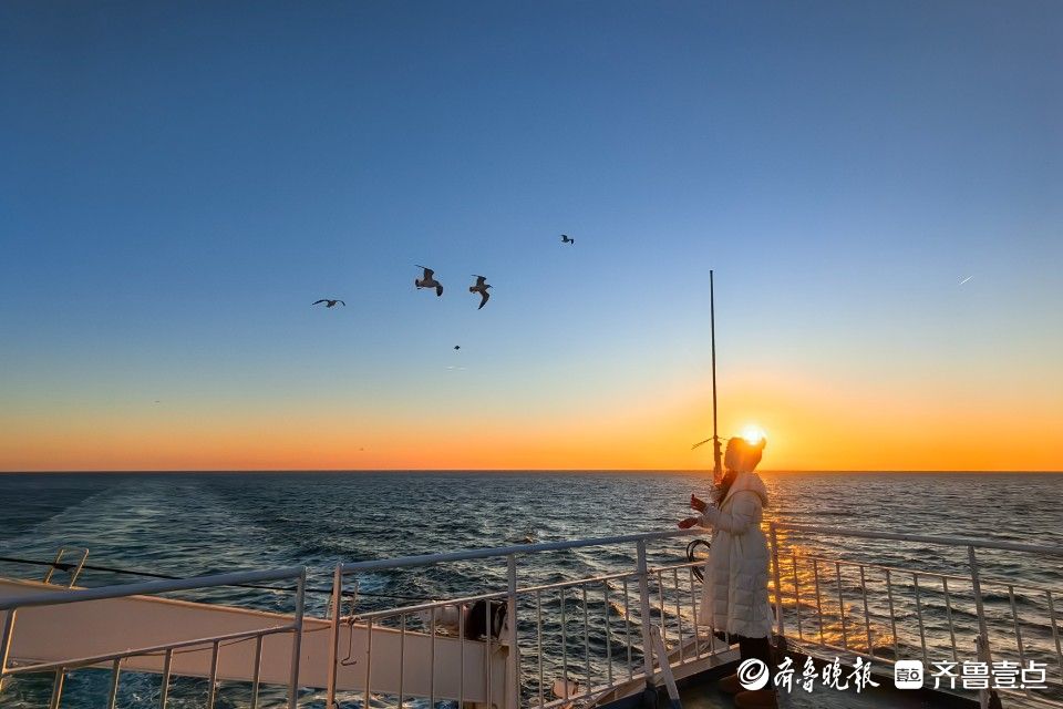 图集｜在烟台来一次冬日航行，邂逅“醉美”海上日落