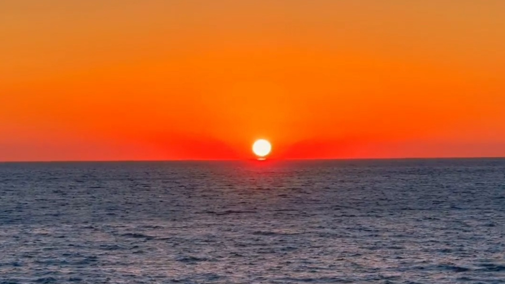 果然视频|乘烟台至大连客滚船，去“班味儿”，欣赏绝美海上日落