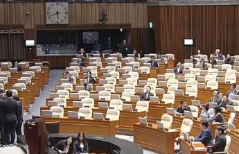 尹锡悦弹劾案被废止，韩国国会议长向国民致歉