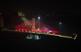 用时一小时，3.4万吨的“庞然大物”在潍坊实现华丽转身