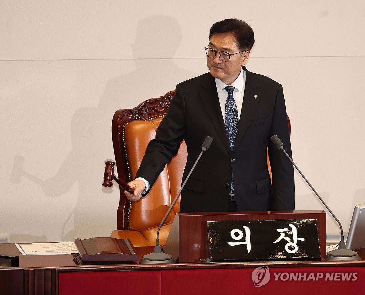 韩国国会议长禹元植批准尹锡悦弹劾案正本、副本