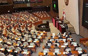 尹锡悦总统职务立即停止！韩宪法法院180天内完成弹劾审判