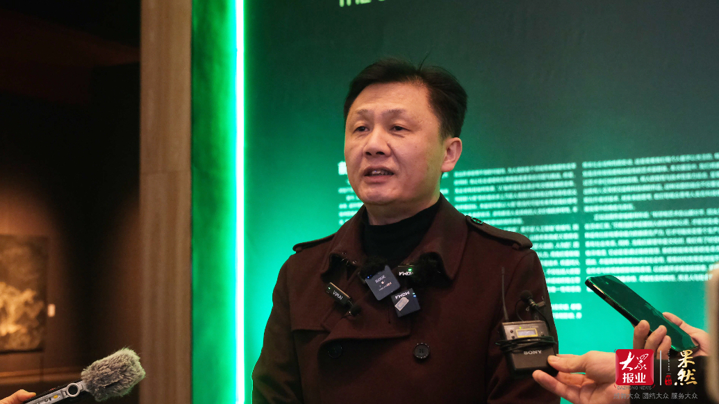 果然视频·策展人漫谈｜杨晓刚：双年展是万众期待的“嘉年华”