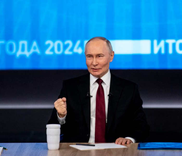 俄罗斯总统普京19日在莫斯科举行“年度盘点”活动，对即将过去的一年进行总结，以现场问答和直播连线形式回答记者和俄罗斯公民的提问。