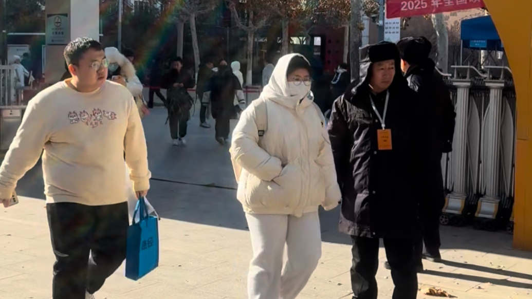 果然视频｜2025考研首日，首场考试结束！