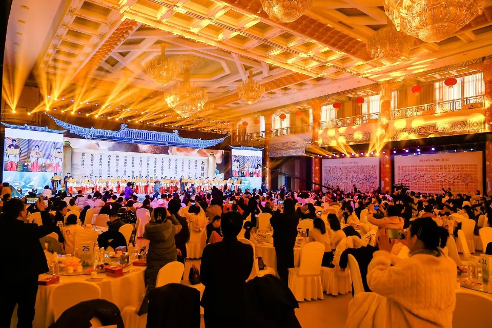 各地专家学者，行业同仁齐聚一堂，展示浓厚学术氛围