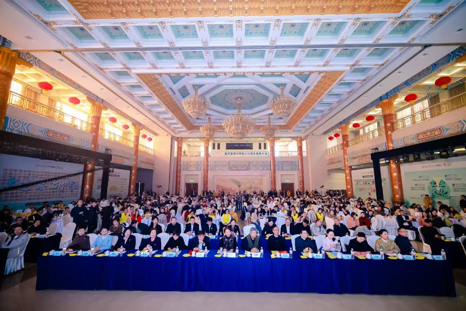 各地专家学者，行业同仁齐聚一堂，展示浓厚学术氛围