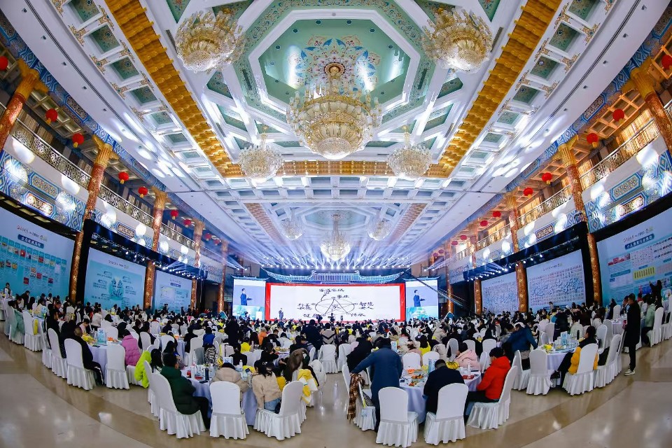 各地专家学者，行业同仁齐聚一堂，展示浓厚学术氛围