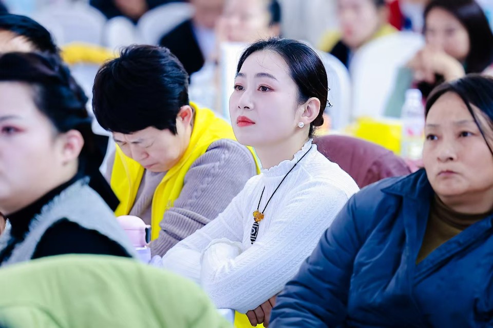 各地专家学者，行业同仁齐聚一堂，展示浓厚学术氛围