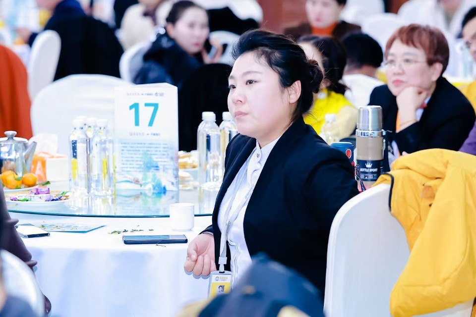 各地专家学者，行业同仁齐聚一堂，展示浓厚学术氛围