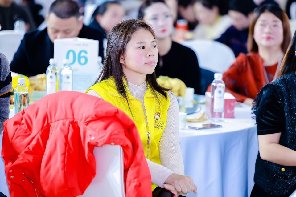 各地专家学者，行业同仁齐聚一堂，展示浓厚学术氛围