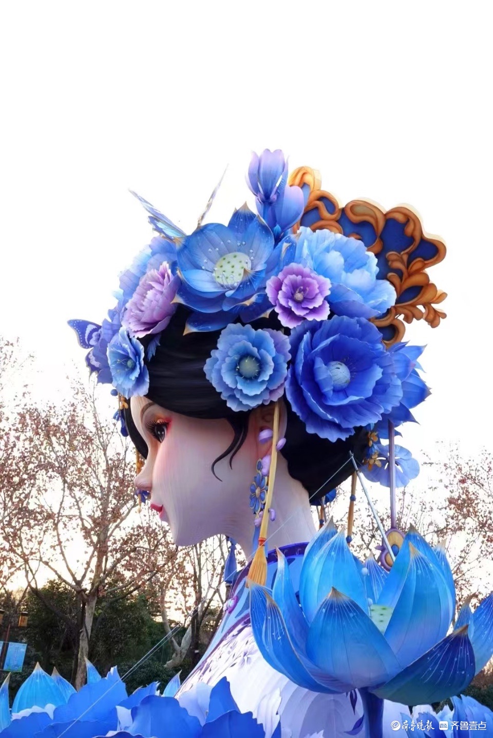 新晋网红打卡点——大明湖畔花灯“夏雨荷”