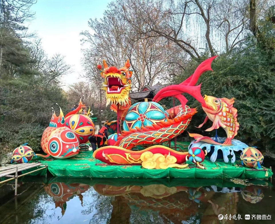 布展中的趵突泉花灯