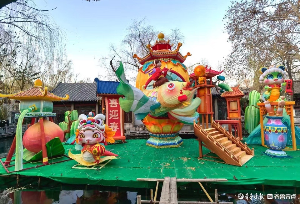 布展中的趵突泉花灯