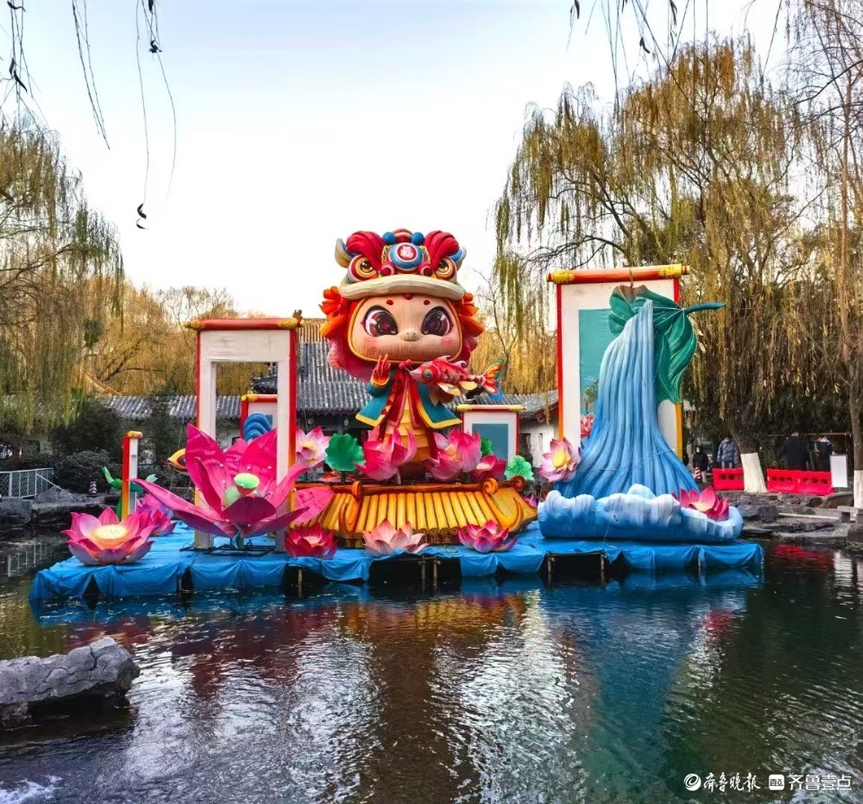 布展中的趵突泉花灯