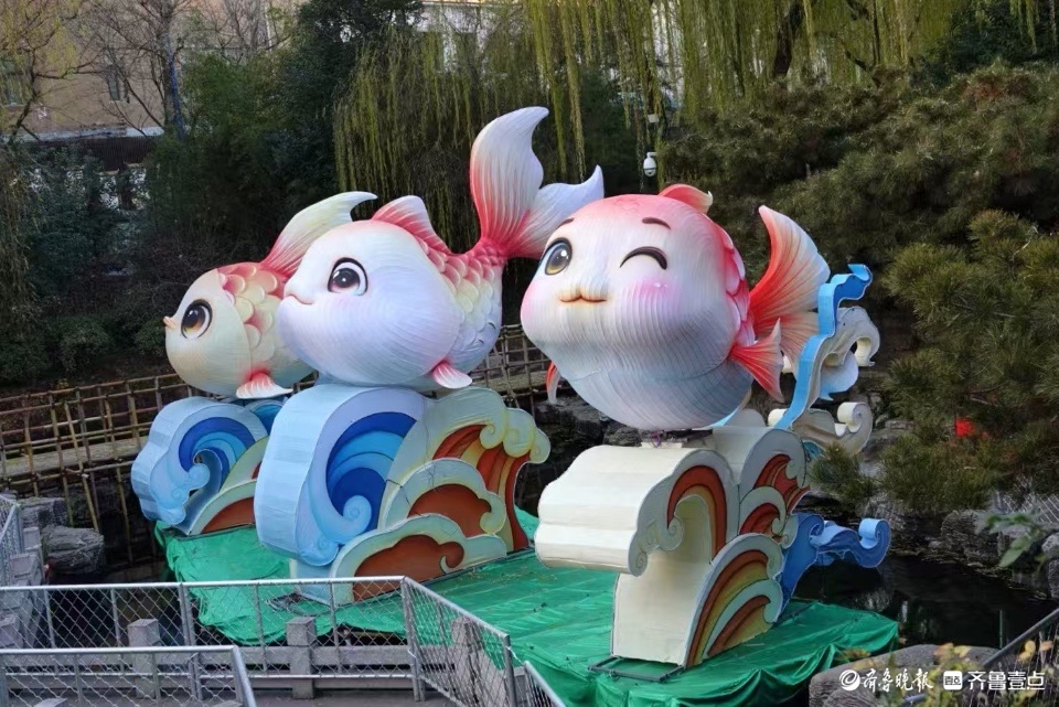 布展中的趵突泉花灯