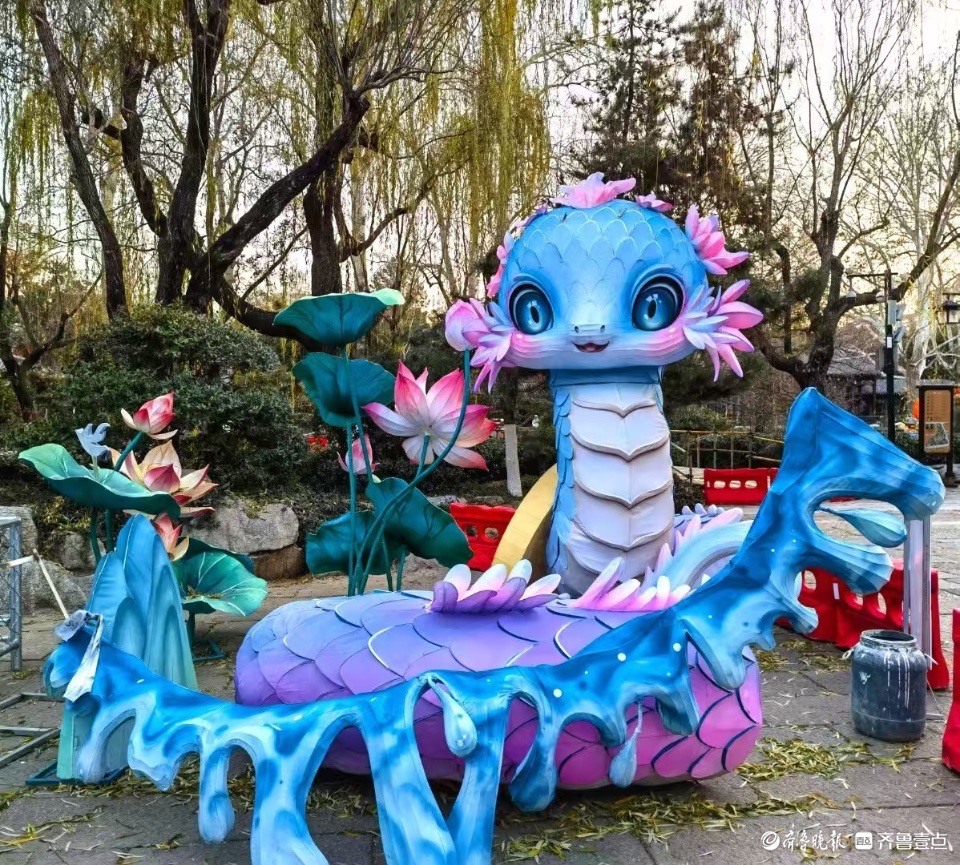 布展中的趵突泉花灯