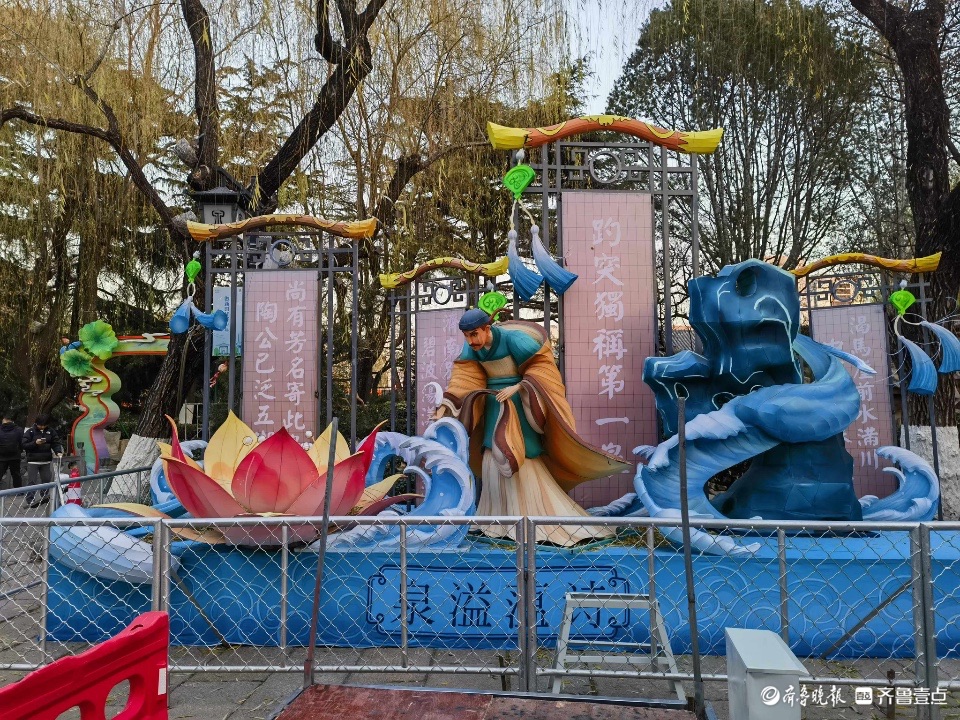 布展中的趵突泉花灯