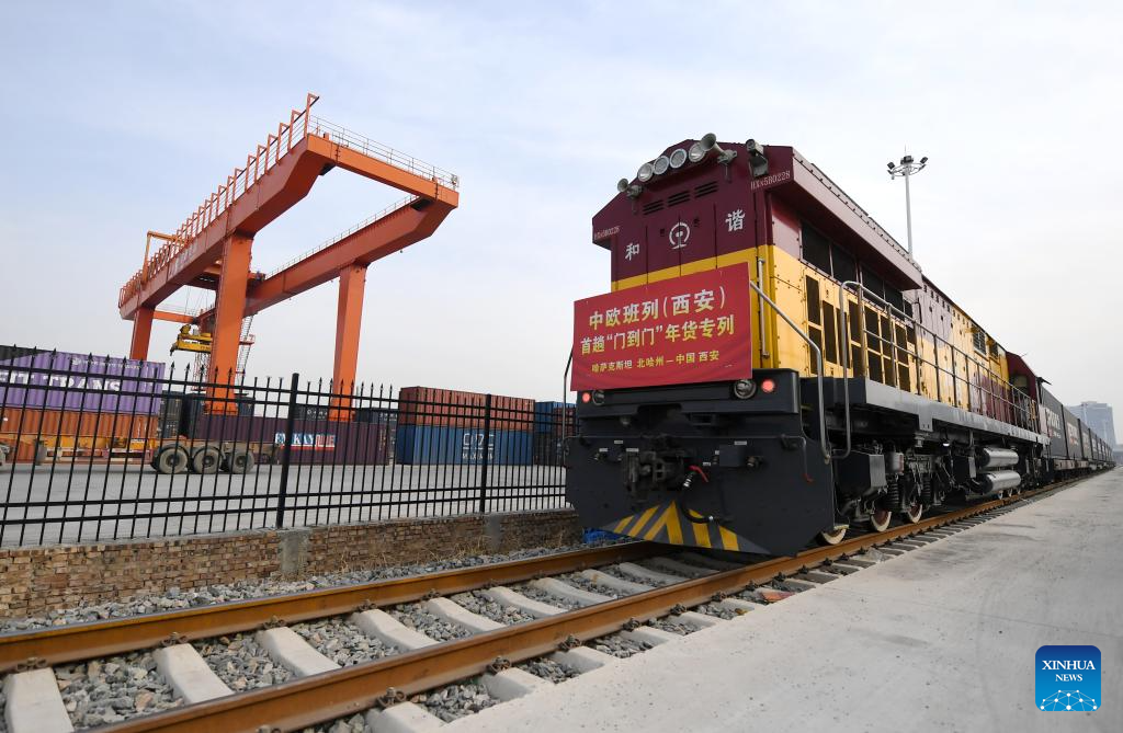 1st inbound China-Europe freight train carrying goods for Spring Festival arrives in Xi'an